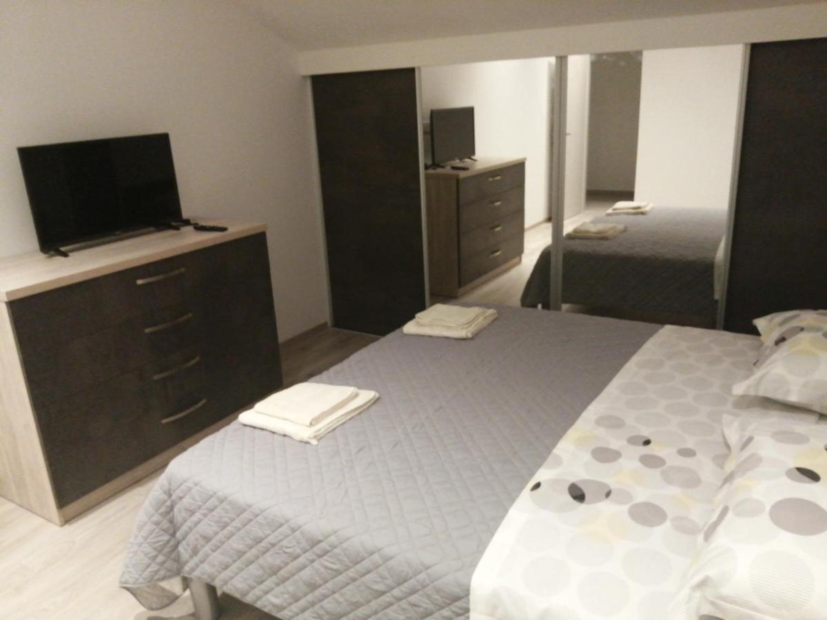 Apartmentt Vinko Bilota Seget Vranjica Buitenkant foto