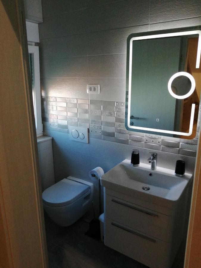 Apartmentt Vinko Bilota Seget Vranjica Buitenkant foto